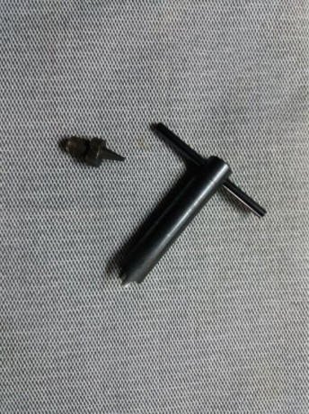 Vendo un punto de mira y la llave de ajuste para  CETME  y/o  CETMETÓN .

 Precio : 35 euros con envío 01