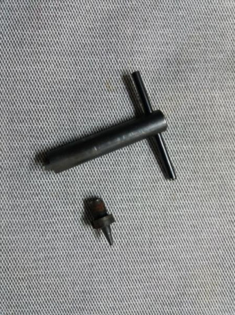 Vendo un punto de mira y la llave de ajuste para  CETME  y/o  CETMETÓN .

 Precio : 35 euros con envío 00