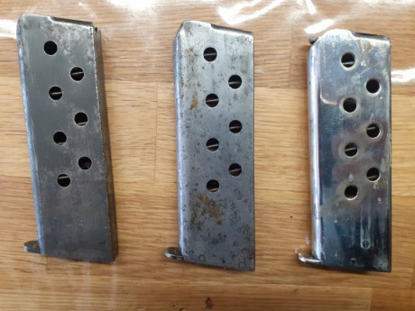 Vendo tres cargadores para Astra 400, uno de ello niquelado, por 100 € + portes. 01