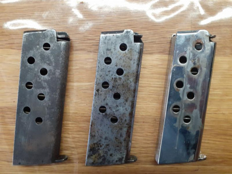 Vendo tres cargadores para Astra 400, uno de ello niquelado, por 100 € + portes. 00