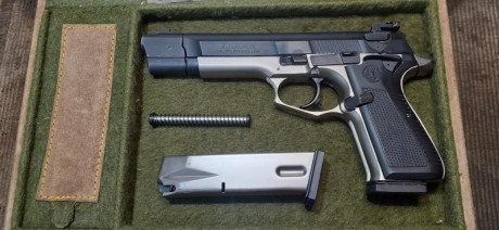 Un amigo y compañero me pide que cuelgue este anuncio.

 LA PISTOLA ESTÁ VENDIDA 

Vende una pistola  01