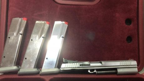 Un compañero del club vende esta Tanfoglio Limited Custom del 9 para y conversión completa del 40SW sin 01