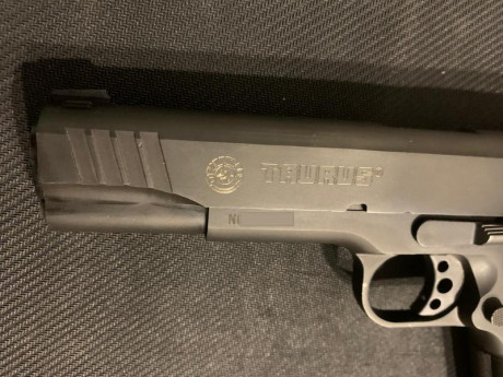 Vendo Taurus 1911 del 45ACP, como nueva, muy poco uso, guiada en F, en su caja original con sus llaves 22