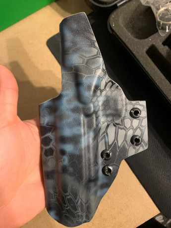 Vendo Taurus 1911 del 45ACP, como nueva, muy poco uso, guiada en F, en su caja original con sus llaves 41