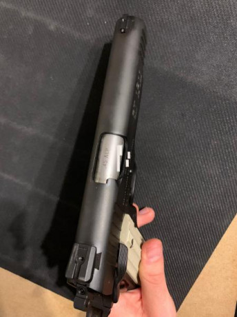 Vendo Taurus 1911 del 45ACP, como nueva, muy poco uso, guiada en F, en su caja original con sus llaves 51