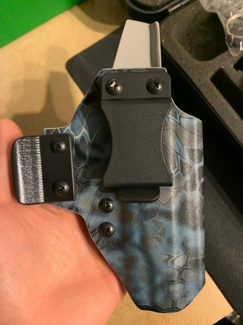 Vendo Taurus 1911 del 45ACP, como nueva, muy poco uso, guiada en F, en su caja original con sus llaves 61