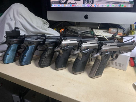 En perfectas condiciones con menos de 3 meses 
No lleva ni 500 tiros 
Pistola con todo original y con 90