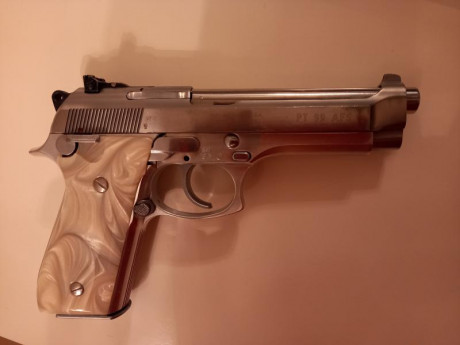 Buenas,

Vendo preciosa y bien cuidada Taurus PT99 acero inoxidable 9mm con miras regulables, un cargador.

Funciona 02