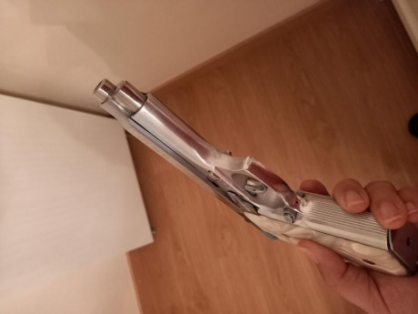 Buenas,

Vendo preciosa y bien cuidada Taurus PT99 acero inoxidable 9mm con miras regulables, un cargador.

Funciona 11