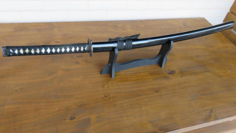 Lo dicho vendo mi KATANA de acero al carbono muy afilada fabricada en Toledo sin uso completamente nueva 00
