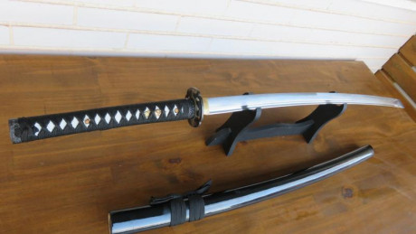 Lo dicho vendo mi KATANA de acero al carbono muy afilada fabricada en Toledo sin uso completamente nueva 12