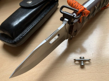 Se vende SV-1, el tanque de la casa albaceteña CDS. Viene con funda de cuero original, la cual se puede 02