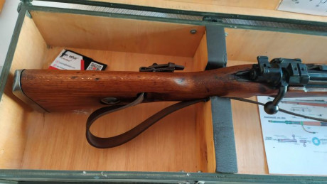 Muy buenas, un amigo me ha pedido que ponga a la venta un mauser 98 con su caja-estuche, el arma está 02