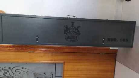 Muy buenas, un amigo me ha pedido que ponga a la venta un mauser 98 con su caja-estuche, el arma está 10