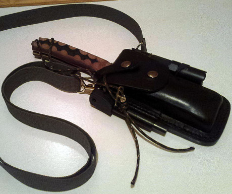 Se vende SV-1, el tanque de la casa albaceteña CDS. Viene con funda de cuero original, la cual se puede 41