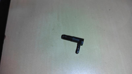 Hola, busco retenida de cargador para una Astra constable II del 9 corto. Dejo imágenes. Es la pieza 24 01