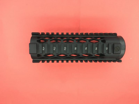 Se vende conjunto de guardamanos completo y punto de mira-toma de gases abatible Yankee Hill
, mira trasera

150 02