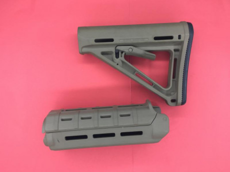 Se vendo lote de tres culatas y un guardamanos 
Todo el conjunto 110€
Ubicadas en Barcelona
Un saludo 02