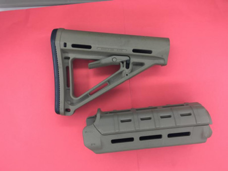 Se vendo lote de tres culatas y un guardamanos 
Todo el conjunto 110€
Ubicadas en Barcelona
Un saludo 01