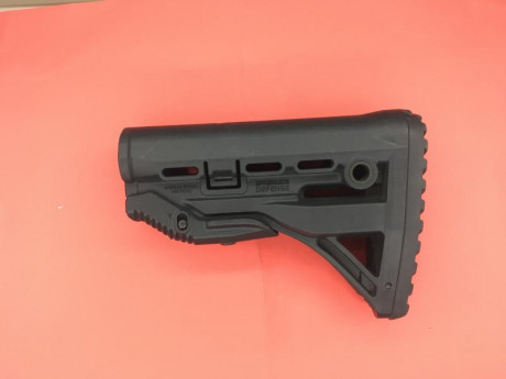 Se vendo lote de tres culatas y un guardamanos 
Todo el conjunto 110€
Ubicadas en Barcelona
Un saludo 12