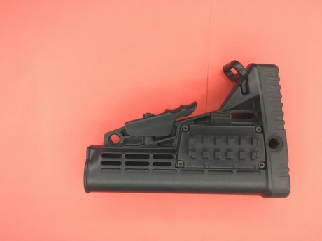 Se vendo lote de tres culatas y un guardamanos 
Todo el conjunto 110€
Ubicadas en Barcelona
Un saludo 11