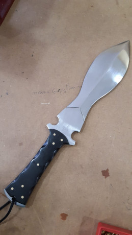 Hola a todos pongo a la venta está réplica del cuchillo Eduardo Trigo de Yarto fabricado en acero 5160 10