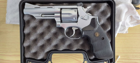 Buenas, hace poco me hice con un revolver llama martial 38 spl, lo curioso es que es de acero pulido y 02