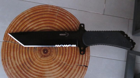 Hola vendo mi cuchillo BOKER PLUS ARMED FORCE sin uso filo de cuchilla con funda original su estado es 20