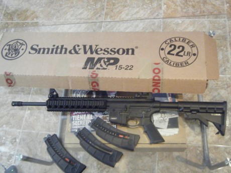 Compañeros ya me ha llegado mi carabina S&W MP15-22 y solo puedo decir una cosa ¡¡ GENIAL¡¡ , despues 01