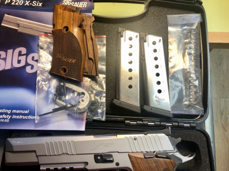 Por motivos de salud un amigo del club vende esta pistola   sig sauer P220 X SIX en 45 acp 
Tiene menos 11