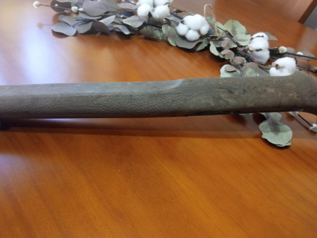 Casi como nueva si no fuera por una ligera marca del bípode Harris. 

De la funda a la mesa de tiro y 11