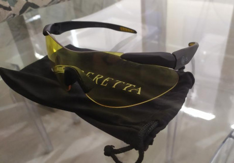 Vendo gafas de tiro modelo Beretta challenge. Casi sin uso, 
regalo funda para guardarlas. 
Precio 26€ 01
