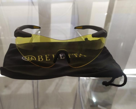 Vendo gafas de tiro modelo Beretta challenge. Casi sin uso, 
regalo funda para guardarlas. 
Precio 26€ 00