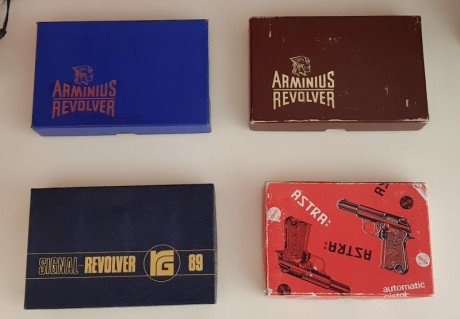 Están en buen estado de conservación , la caja de Rohm viene con catalogo,
 Precio 40€ :apla: 02