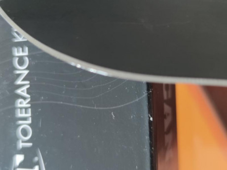 Hola vendo navaja Zero Tolerance casi nueva, en una de las fotos se ve el filo un pelín dañado casi inapreciable 10