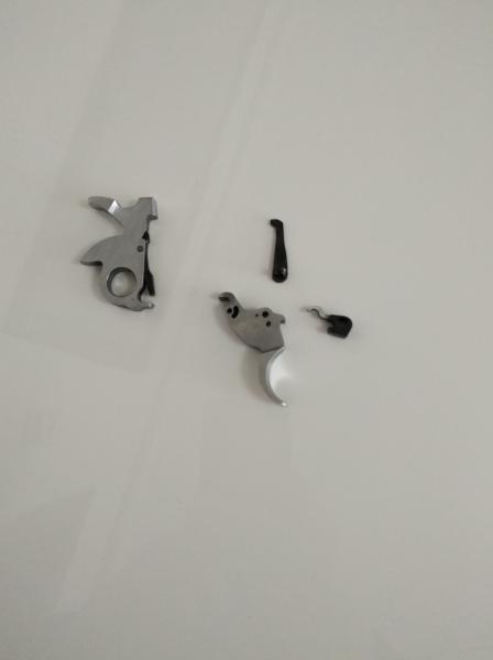 Conjunto  de  martillo percutor y conjunto disparador + freno de tambor. 60 euros con envío certificado 02