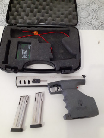 Un compañero de Club vende una pistola Walther sp22 M4 Sport, calibre 22 LR, empuñadura anatómica, pocos 01