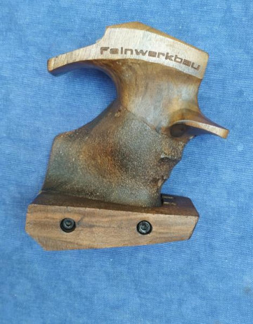 VENDO CACHA PARA DIESTRO, TAMAÑO XS PARA PISTOLA AIRE DE LA MARCA FEINWERKBAU, MODELO P8X. PRECIO 99€, 02