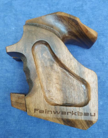 VENDO CACHA PARA DIESTRO, TAMAÑO XS PARA PISTOLA AIRE DE LA MARCA FEINWERKBAU, MODELO P8X. PRECIO 99€, 01