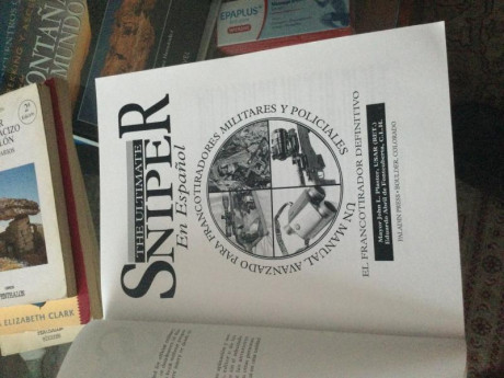 Hola versión traducida por Foncuberta como nuevo 
40€ esta en Madrid portes por parte del comprador 00