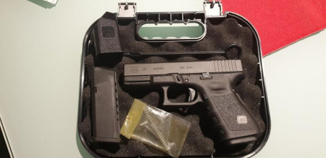 Hola vendo pistola glock 25 calibre 380 con apenas 100 disparos precio 350 euros teléfono 656525880. 01