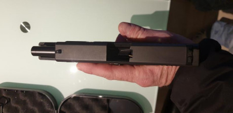 Hola vendo pistola glock 25 calibre 380 con apenas 100 disparos precio 350 euros teléfono 656525880. 00