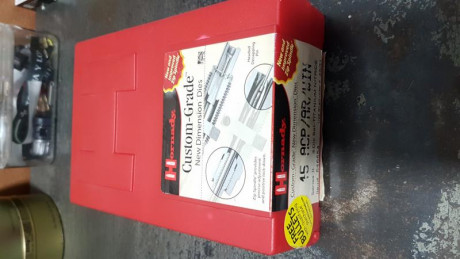 Se vende juego de dies del 45acp, del prestigioso y reconocido fabricante Hornady.
Estan prácticamente 02