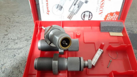 Se vende juego de dies del 45acp, del prestigioso y reconocido fabricante Hornady.
Estan prácticamente 01