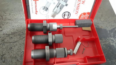 Se vende juego de dies del 45acp, del prestigioso y reconocido fabricante Hornady.
Estan prácticamente 00