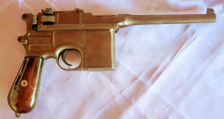 Se vende Mauser C-96, calibre 7,63, con funda-culatín.
Ipecable funcionamiento.
Guiada en F.
Incluye estuche 02