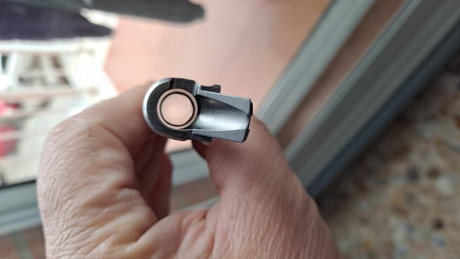 Cañón de 6 pulgadas.
Rabera optimizada - manejo mejorado.
Empuñadura de madera, ergonómica.
Mira micrométrica 31