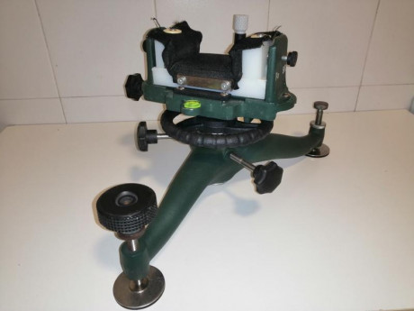 Es una Calwell Rock Br, tiene el saco estrecho y algunas mejoras, tacos nilon para el saco, muelles para 02