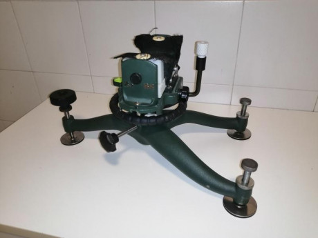 Es una Calwell Rock Br, tiene el saco estrecho y algunas mejoras, tacos nilon para el saco, muelles para 01