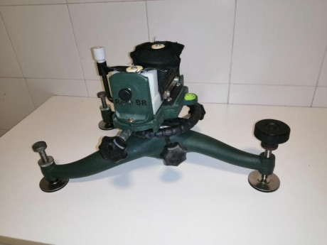 Es una Calwell Rock Br, tiene el saco estrecho y algunas mejoras, tacos nilon para el saco, muelles para 00